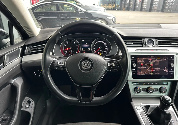 Volkswagen Passat cena 74900 przebieg: 116434, rok produkcji 2018 z Wyrzysk małe 436